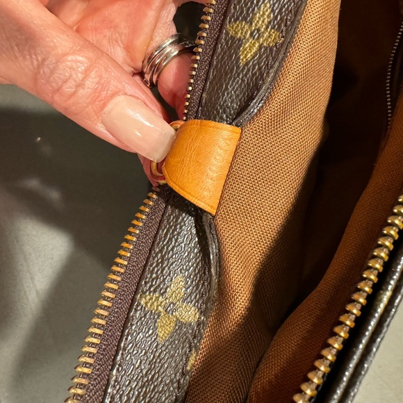 Authentic Louis vuitton cabas piano handbag. - Picture 10 of 13